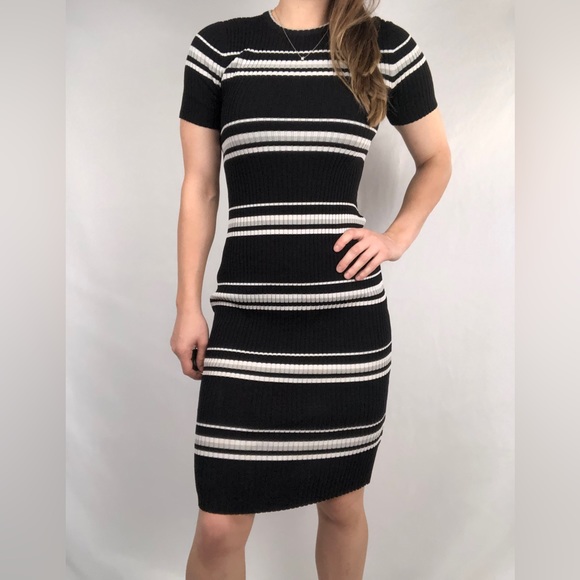 MINKPINK Dresses & Skirts - MINKPINK Ribbed Short Sleeve Midi Dress